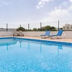 Blu Mackenzie 1 Bdr Flat With Pool Larnaka