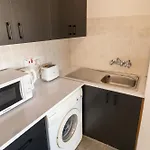Blu Mackenzie 1 Bdr Flat With Pool *