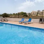 Blu Mackenzie 1 Bdr Flat With Pool