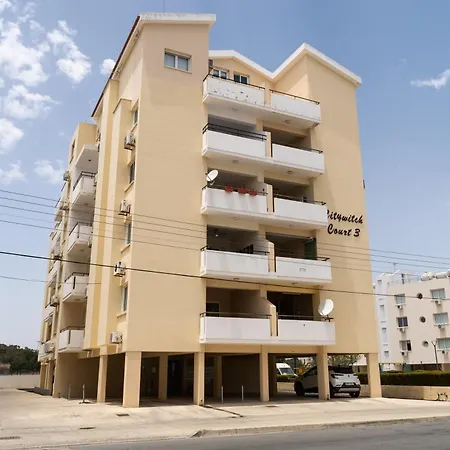 Blu Mackenzie 1 Bdr Flat With Pool Апартаменты