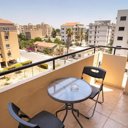 Blu Mackenzie 1 Bdr Flat With Pool شقة لارنكا