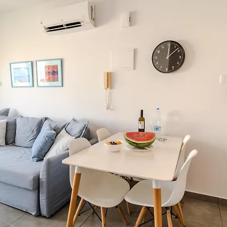 Blu Mackenzie 1 Bdr Flat With Pool شقة *