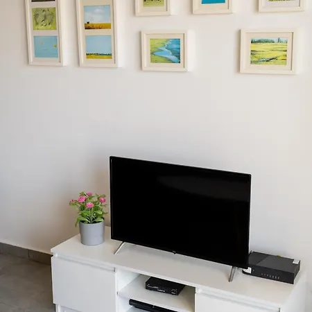 Blu Mackenzie 1 Bdr Flat With Pool * لارنكا