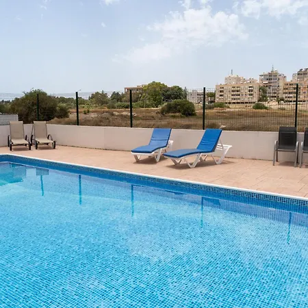 Blu Mackenzie 1 Bdr Flat With Pool