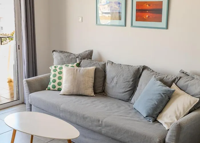 Blu Mackenzie 1 Bdr Flat With Pool Apartmán