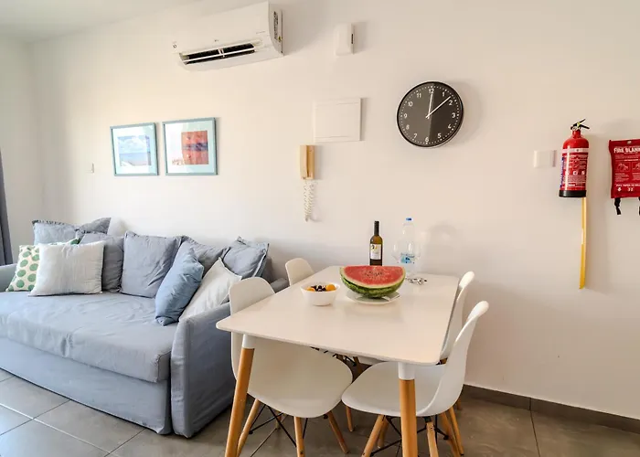 Blu Mackenzie 1 Bdr Flat With Pool Apartmán *