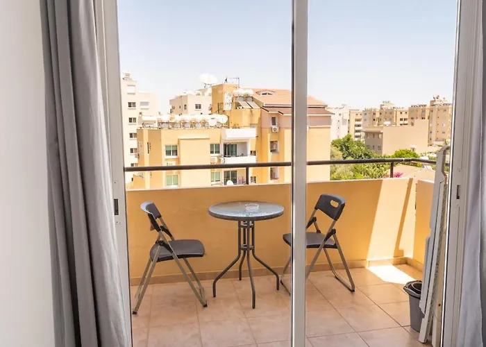 Blu Mackenzie 1 Bdr Flat With Pool * Λάρνακα