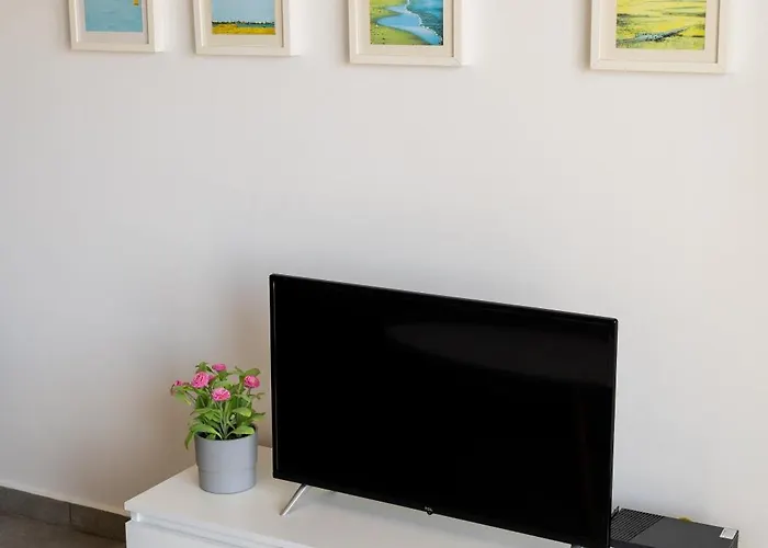 Blu Mackenzie 1 Bdr Flat With Pool * Λάρνακα